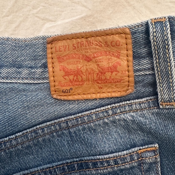 Levi’s 501 Shorts - Picture 7 of 10